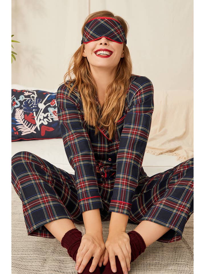 ENNA MODA – wholesale Sleepwear set – Women's – EXCLUSIVE EDITION PLAID DESIGN FRONT BUTTONED CHRISTMAS PYJA11