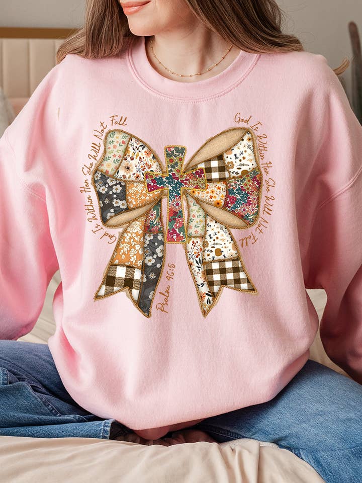 Sweat-shirt épais à col rond Patchwork Bow "God Is Within Her" pour la vente par Wholesale Accessory Market