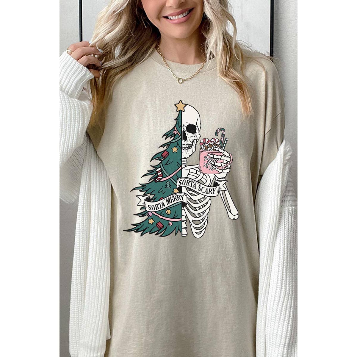 COLORBEAR – Großhandel T-Shirt (Grafikdruck) – Damen – IRGENDWIE FRÖHLICH, IRGENDWIE GRUSELIG, WEIHNACHTEN, SKELETT, SCHWERE BAUMWOLLE10