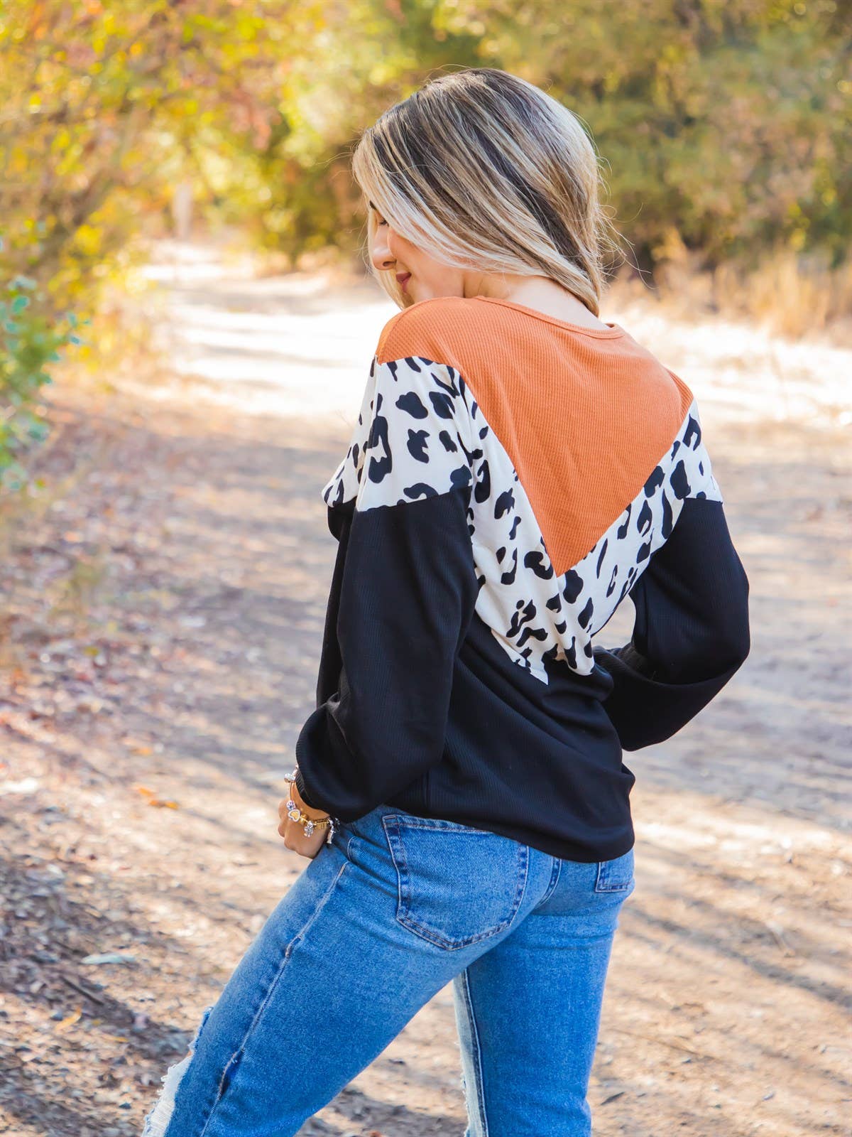 Tickled Teal - Vendita all'ingrosso Felpa - Donna - Top ovale con stampa animalier con dettaglio a V8