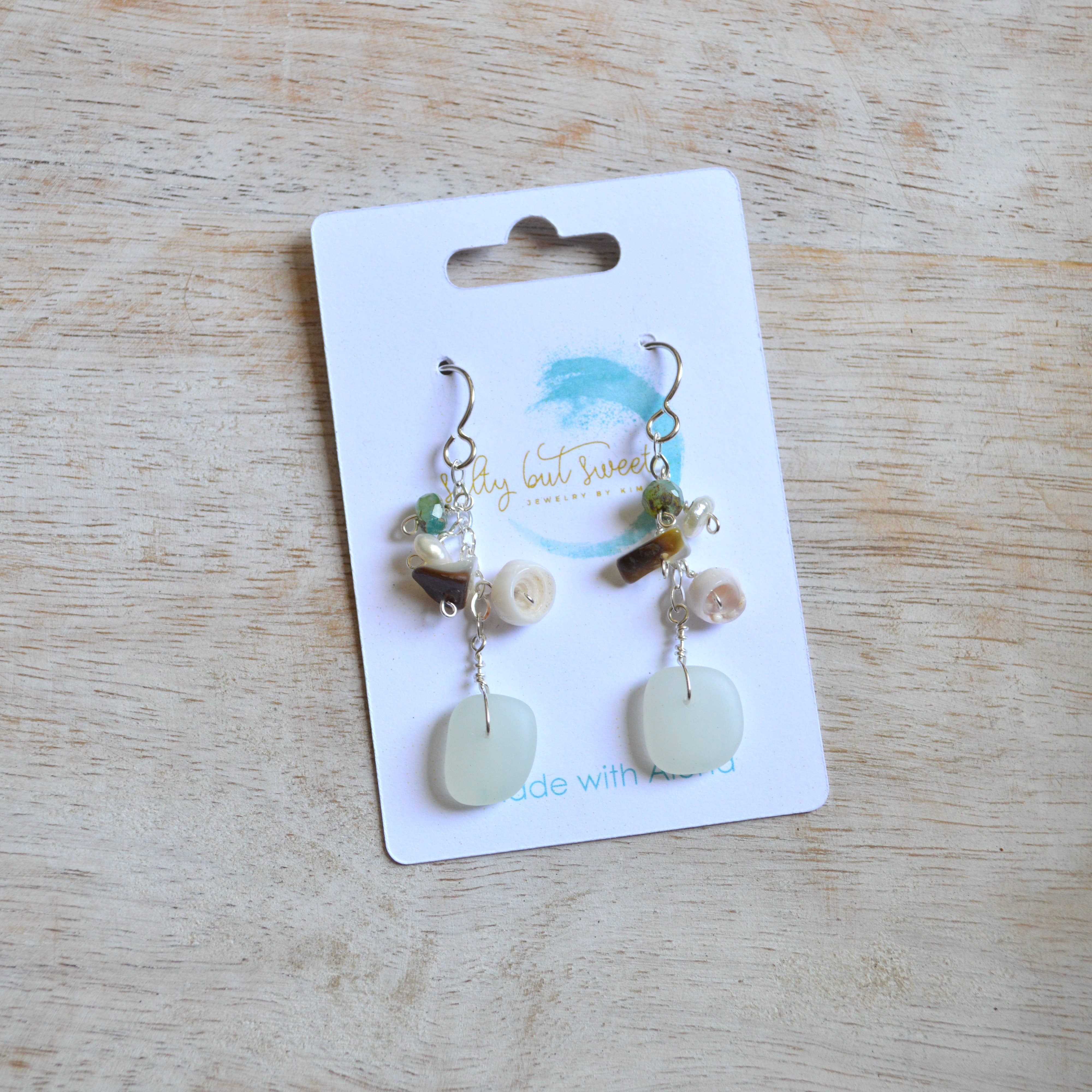 Salty But Sweet – Großhandel Ohrhänger – Opake Ohrringe mit schaumgrünem Glas und Muscheln4