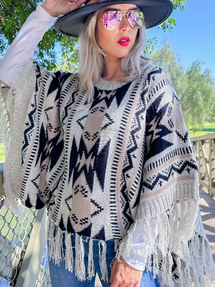 Taupe Grey Western Tryckt Bred Ärm Med Tofsstickad Topp för wholesale av AMOLI