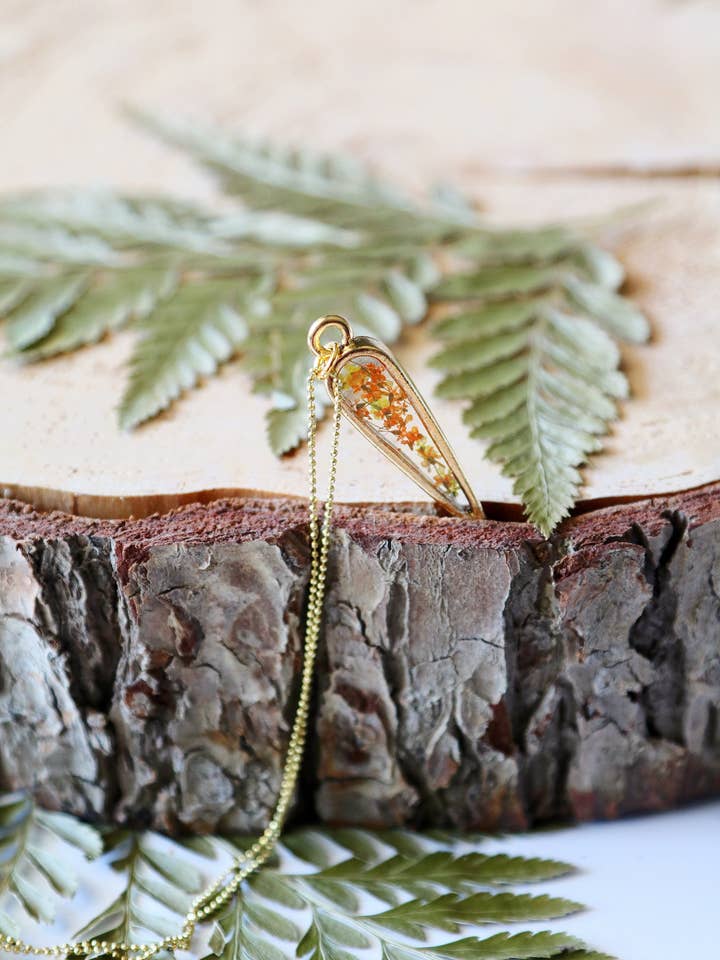 Point Necklace - Real Flowers or Greenery for wholesale by Flora and Forest Jewellery