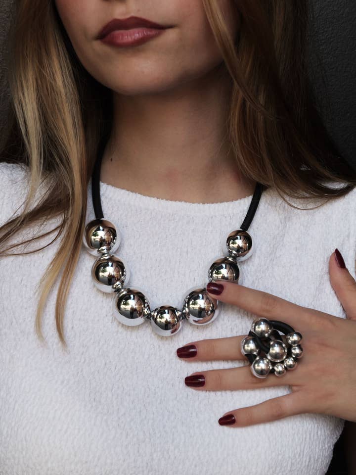MT 7 Boules necklace for wholesale by Samuel Coraux