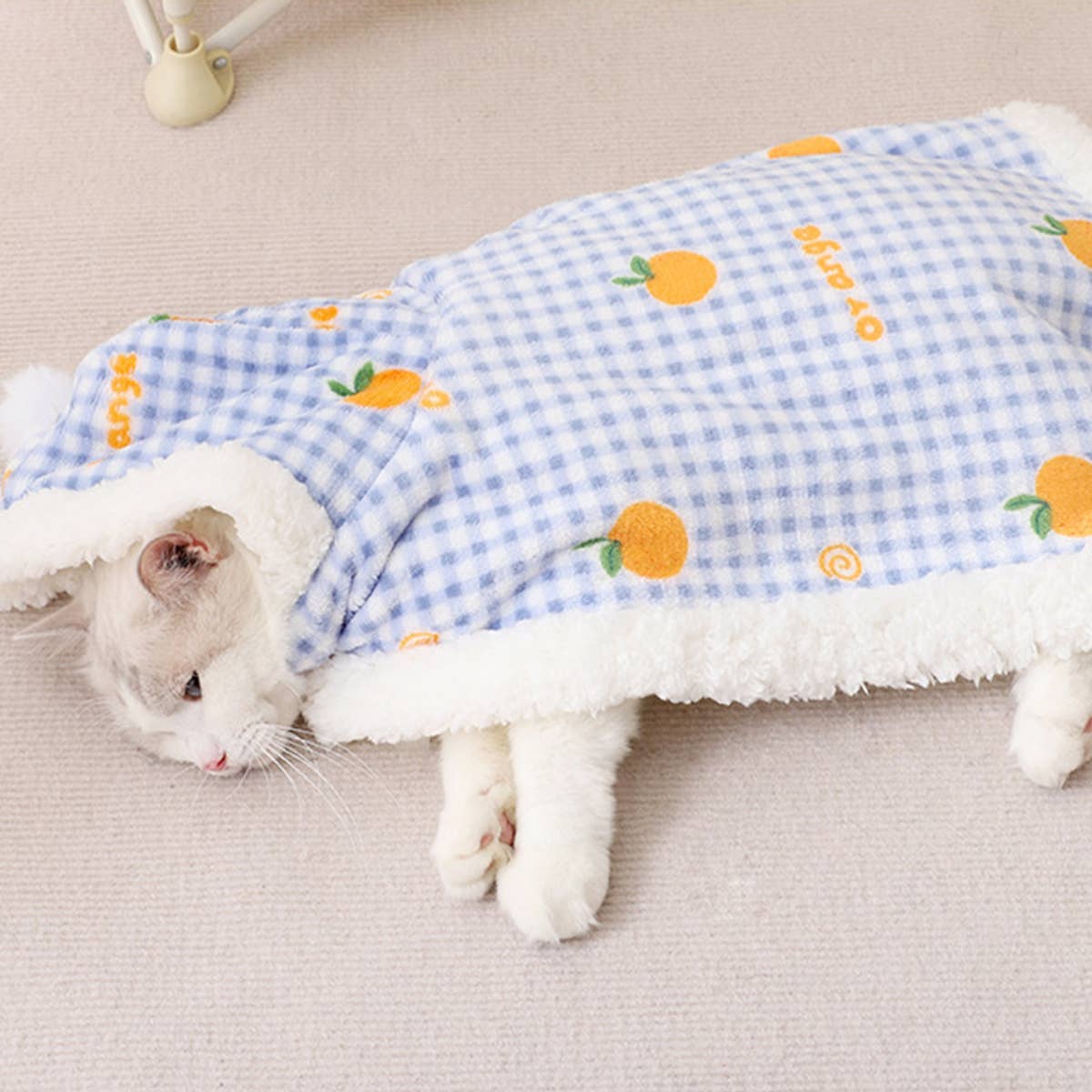 PAWPAWwholesale - Wholesale Pet Blanket - Cat/Dog - Pet Cape Blanket with Hood – Warm Winter Cloak_CWMM72785