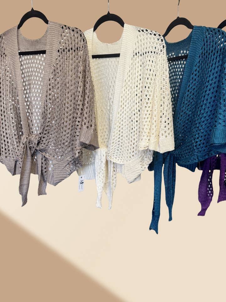 JC Sunny Fashion - Vendita all'ingrosso Cardigan - Donna - JC063344 Cardigan metallizzato a maglia aperta con occhielli e cravatta frontale