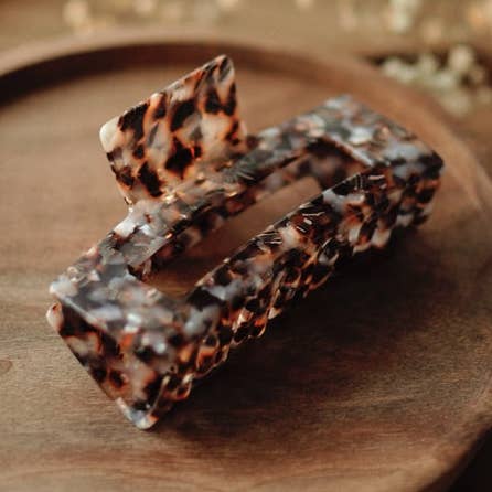 Hair clip - Samia and other Purchase Wholesale camisas time 1 linha. Free Returns & Net 60 Terms on Faire trending on Faire.