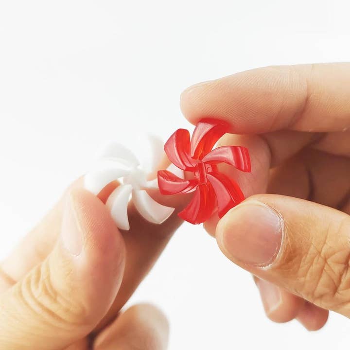 Factory Direct Craft - Venta al por mayor Material para manualidades - Caramelo de menta acrílico rojo y blanco de 1" (paquete de 4)