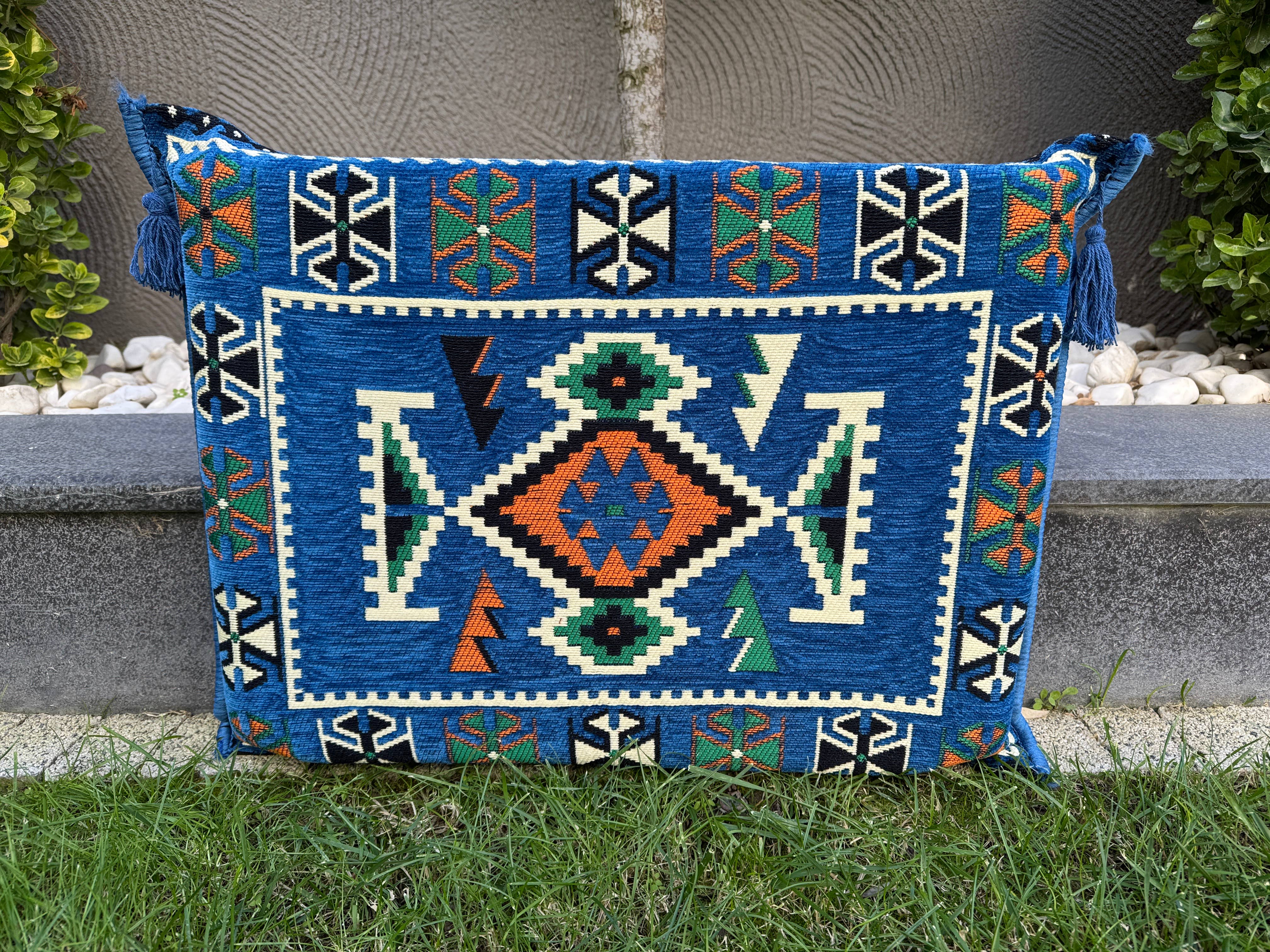 The Loom Wholesale – Großhandel Polsterhocker – Handgefertigte Bodensitzgelegenheit - Kilim-gemusterter Ottomanen-Bodensofa11