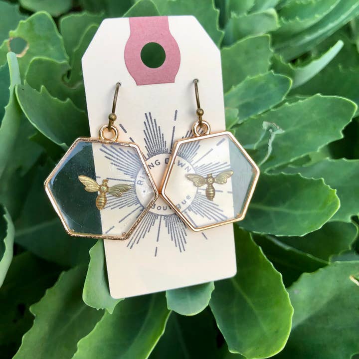 Bienen hängen in einem Sechseck. für den Großhandel von Rising Dawn Boutique