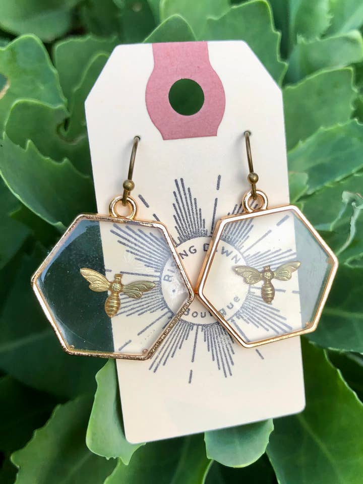 le api si sospendono in un esagono. per la vendita all'ingrosso da parte di Rising Dawn Boutique