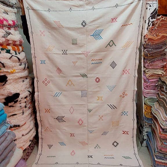 Maroccarpets Poufs and pillows wholesale +31648976894 - Wholesale Vloerkleed - Nieuw HANDGEMAAKTE MAROKKAANSE Cactus zijden tapijt17