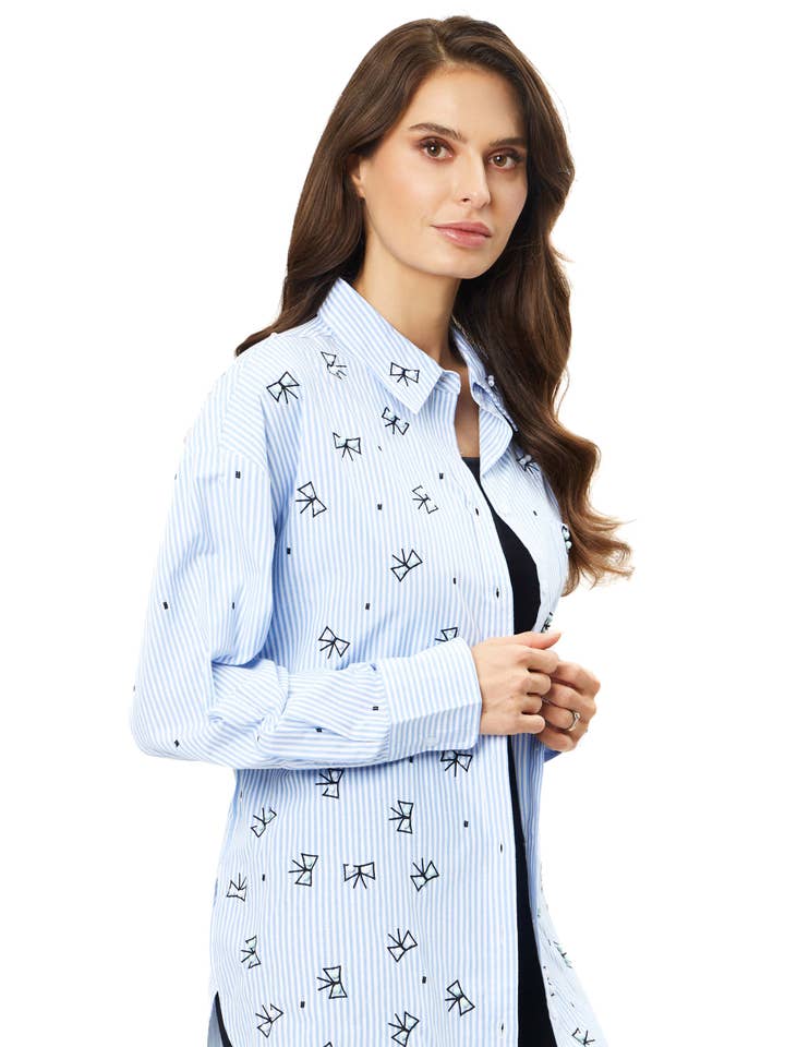 AD2426 - Botón a rayas azules y blancas para venta al por mayor de Adore