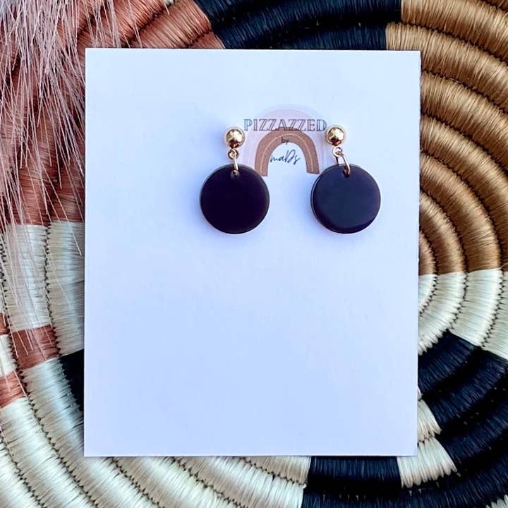 Mini pendentifs ronds prune pour la vente par Pizzazzed by Mads