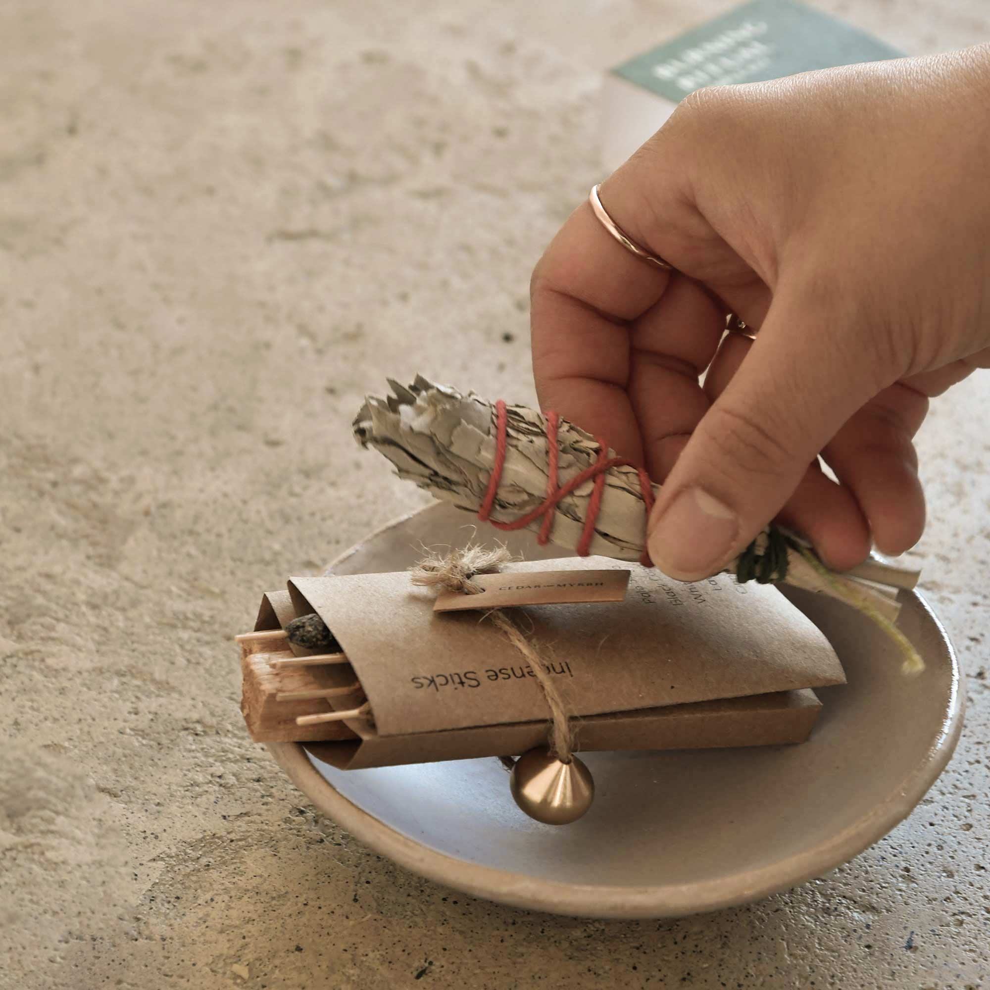 Cedar and Myrrh - Vendita all'ingrosso Attrezzatura per meditazione - Kit di esempi Burning Ritual6