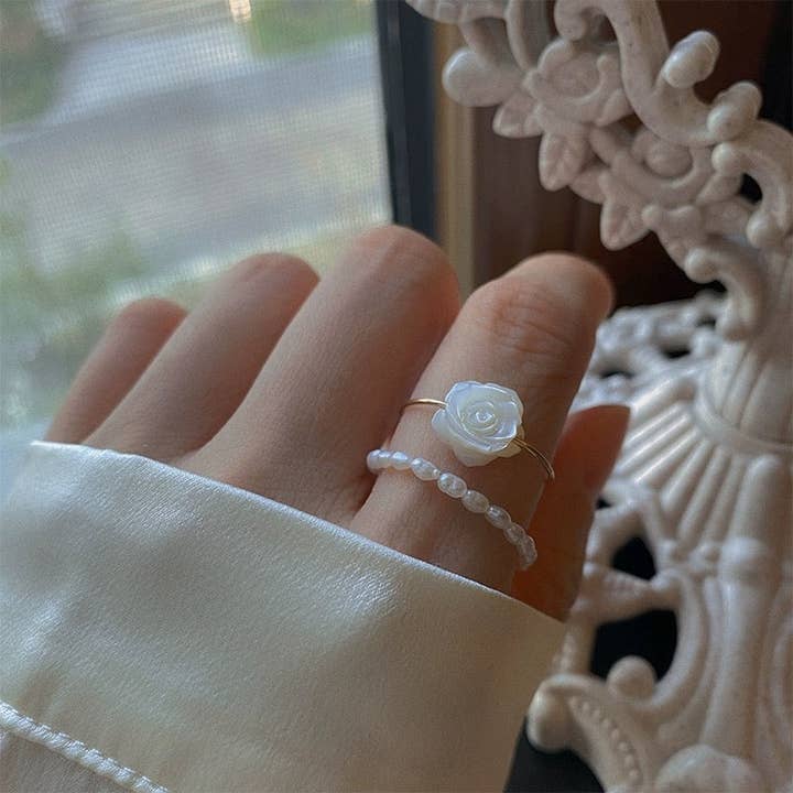 happyzzzsu - Wholesale Cocktail/Statement Ring - 925 Sterling Silver Natural Mother of Pearl Flower Ring