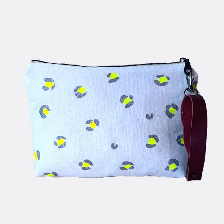 ANIMAL PRINT PAINTED TOILETRY BAG for wholesale by LICHIS BLANCOS