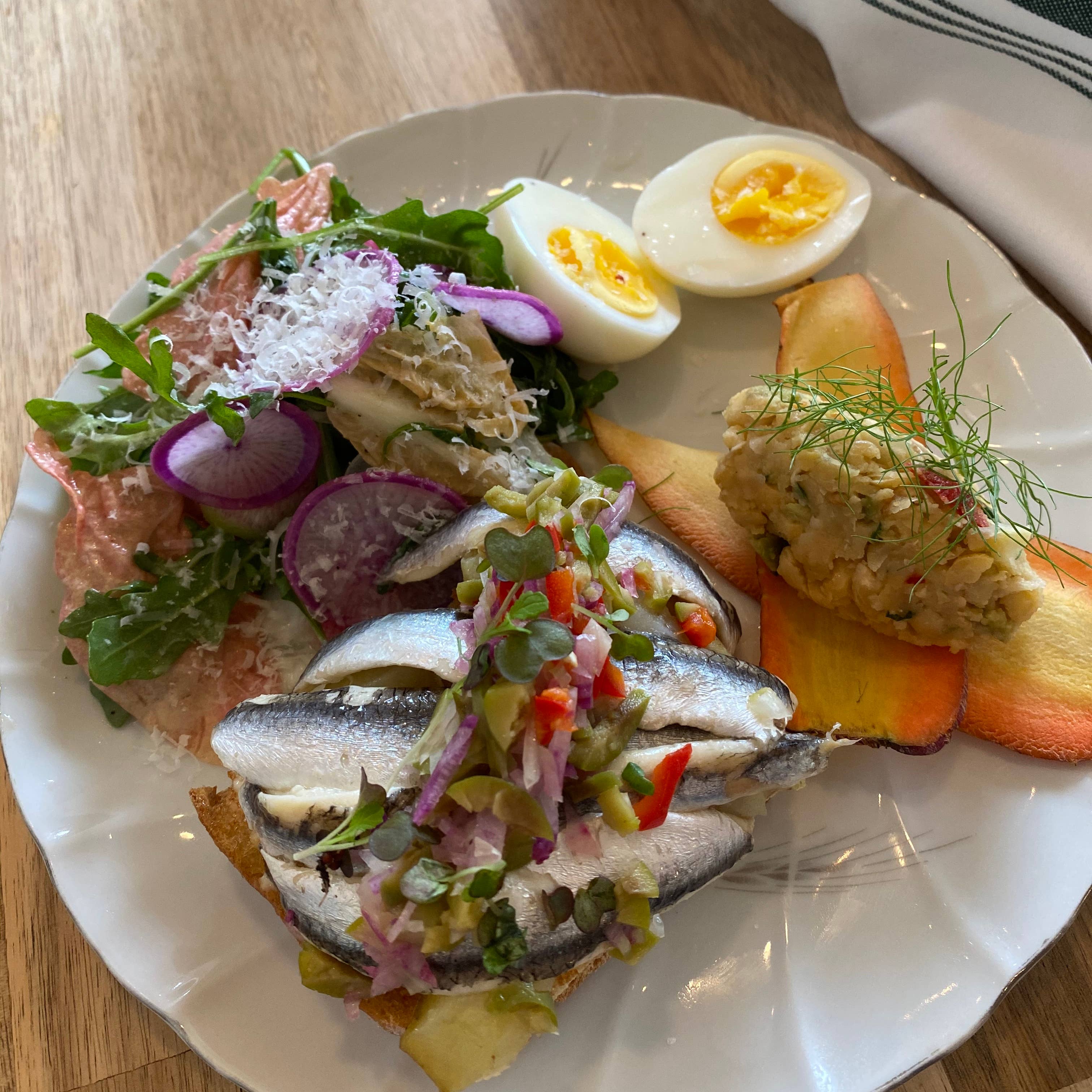 Orange Pippins - Wholesale Plant Seeds - Windowsill Salad Kit: ORGANIC Confetti Salad Mix3