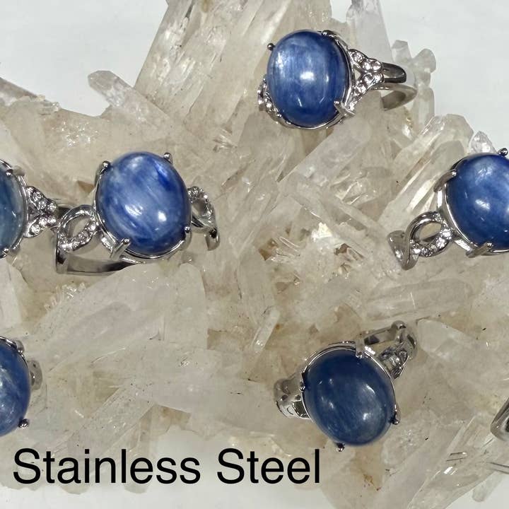 Anillos de acero inoxidable con cianita azul natural 10x12mm para venta al por mayor de KayleeNYC