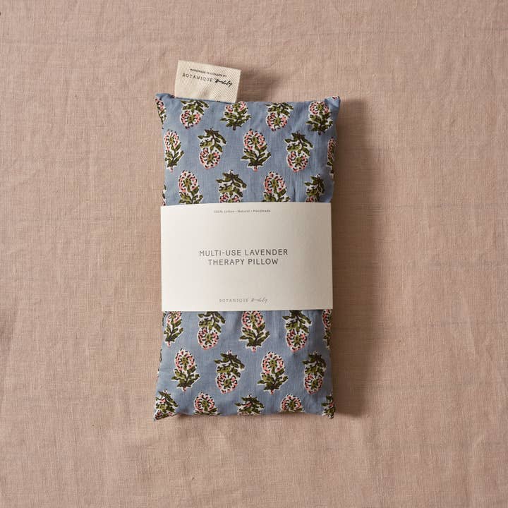 Coussin Thérapeutique à la Lavande Multi-Usage | Imprimé Floral Bleu pour la vente par Botanique Workshop