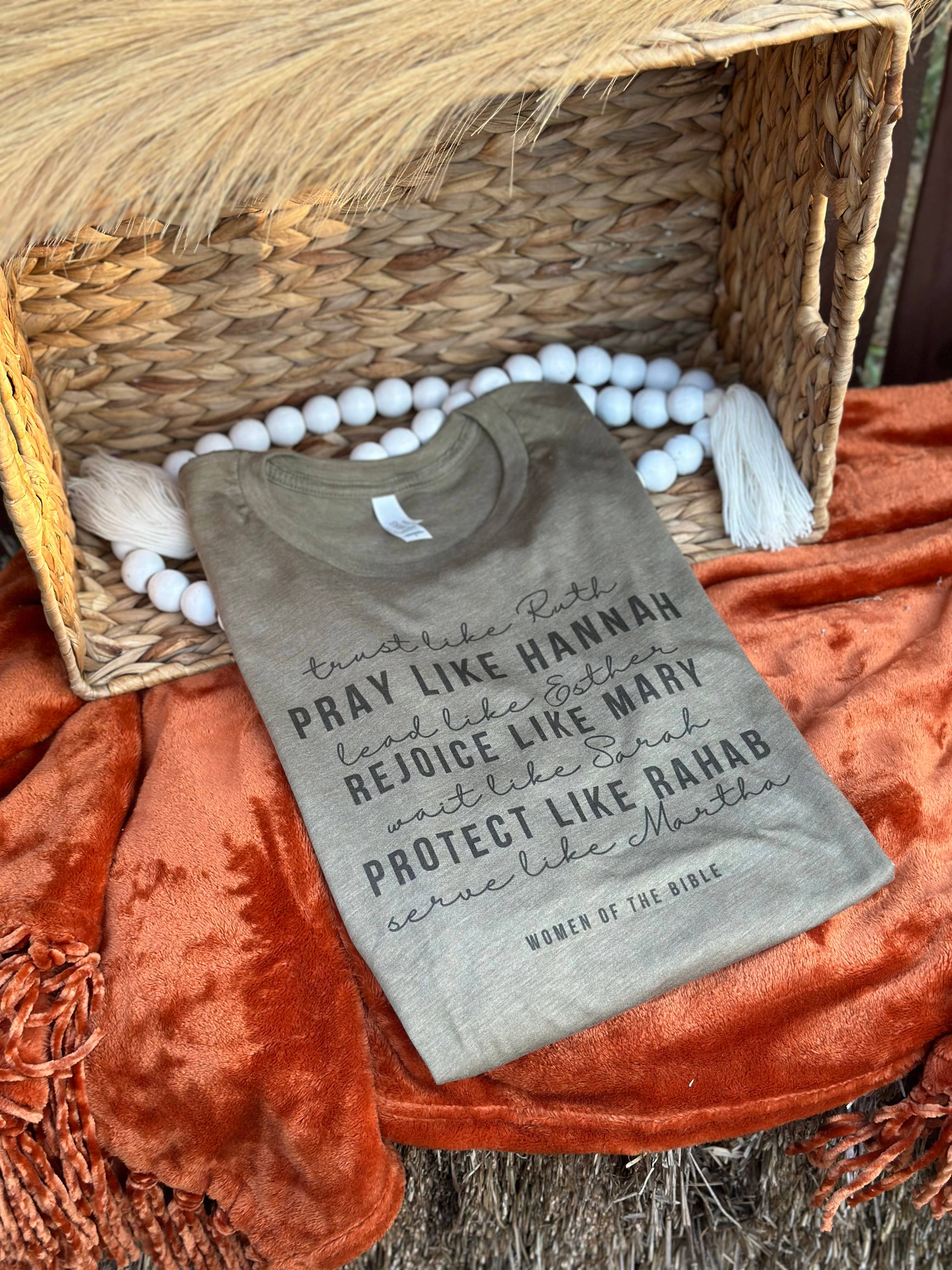 Only Grace Company – wholesale T-shirts med screentryck – Dam – Women of the Bible Army Grön Christian T-shirt 1