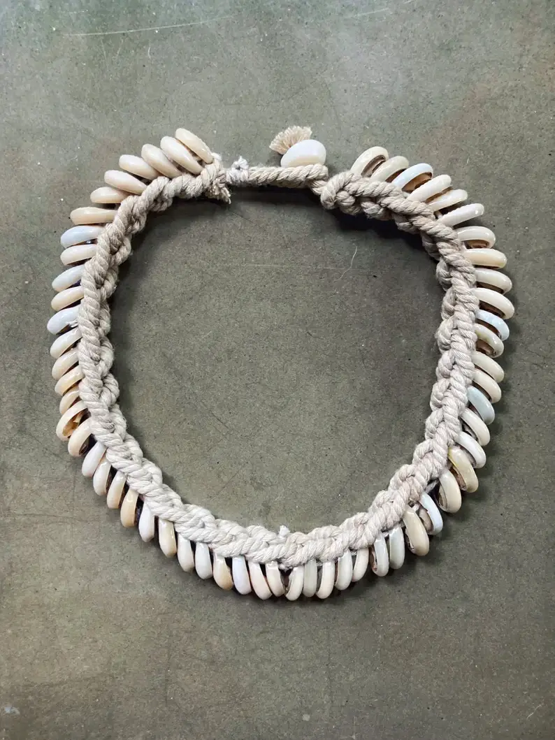 Bonisita – Engroshandel Perlehalskæde – Vintage halskæde med cowrie-skjell fra Papua4