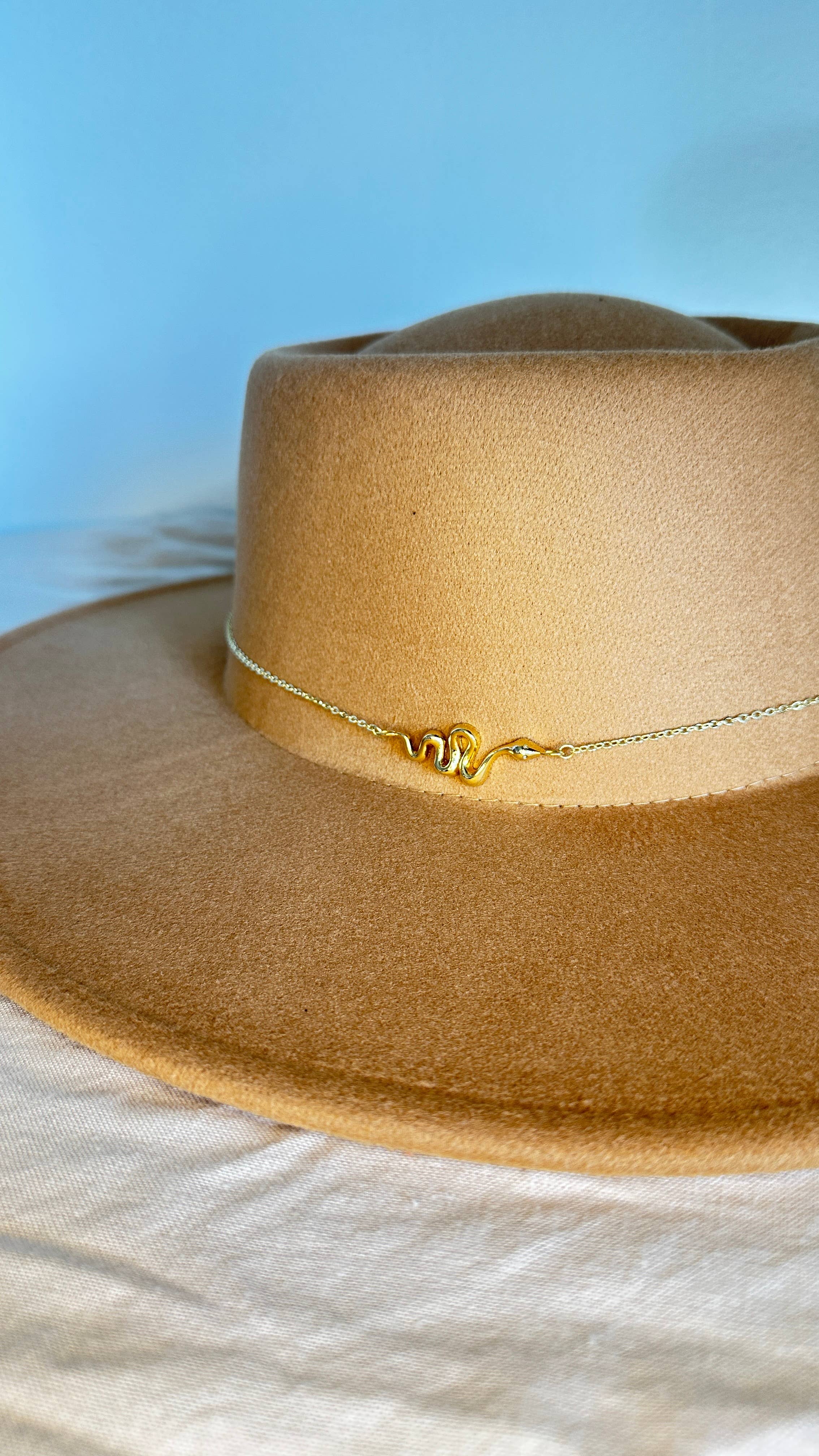 Ombra & Luce - Wholesale Hat Accessory - Women's - Dainty hat chain 24k gold plated with snake charm, desert1