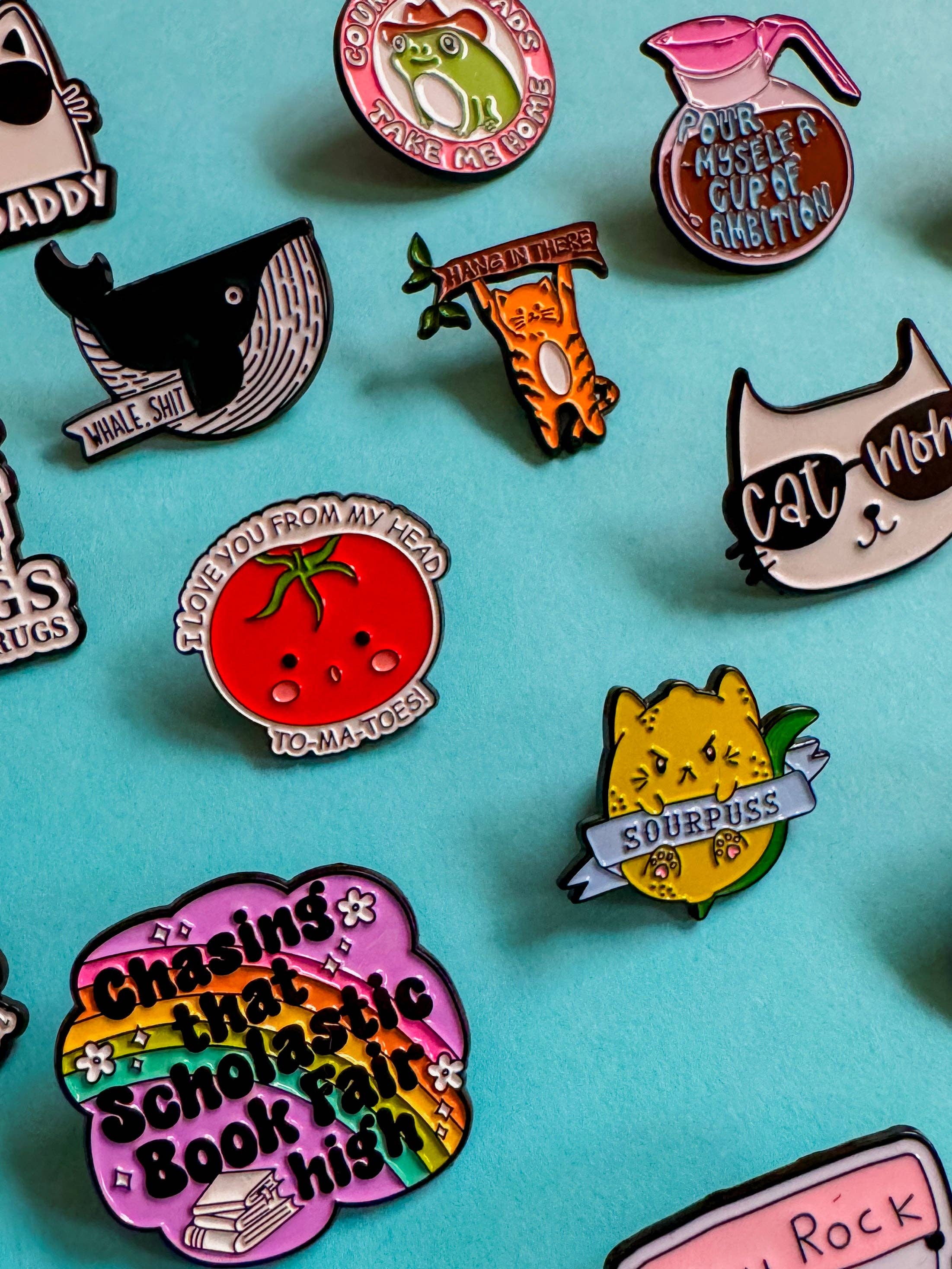 Larry’s Waffle Shop – Engroshandel Reversnål/knap – Jordbærtyveri | Emaljepin3