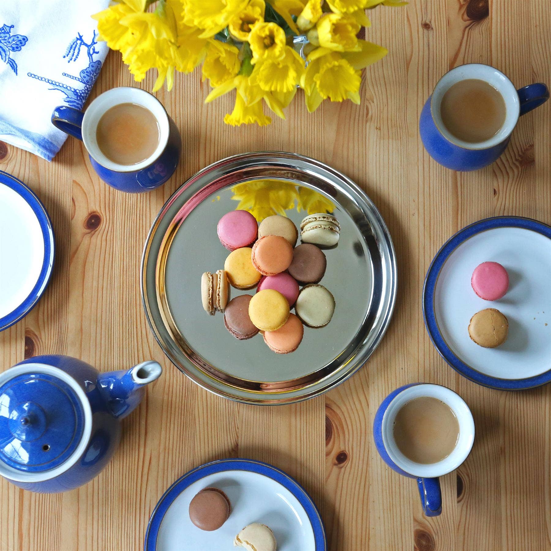 Rinkit Ltd – wholesale Serving tray – 25.5cm Round Stainless Steel Serving Tray - By Argon Tableware3