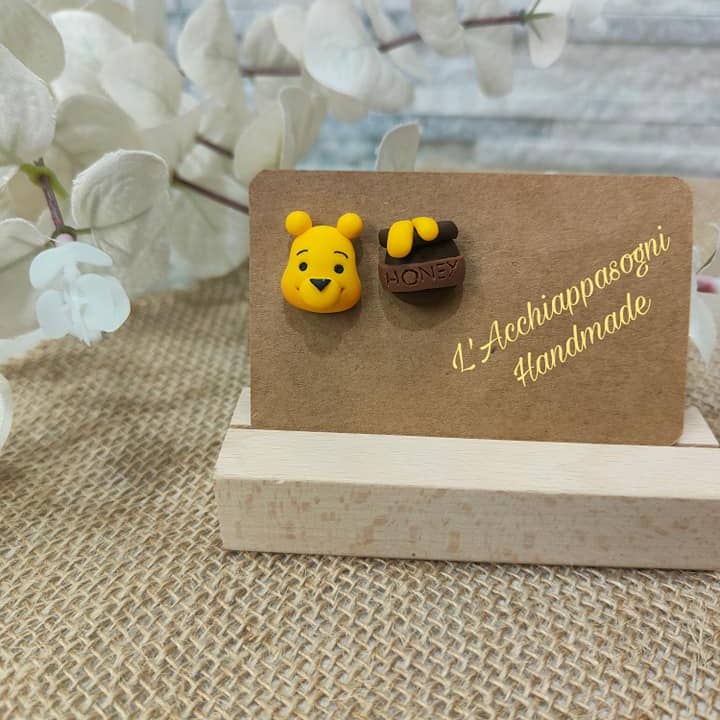 Acchiappasogni Handmade – Engroshandel Hængeøreringe og creoløreringe – Ørestikkere inspireret af Winnie the Pooh