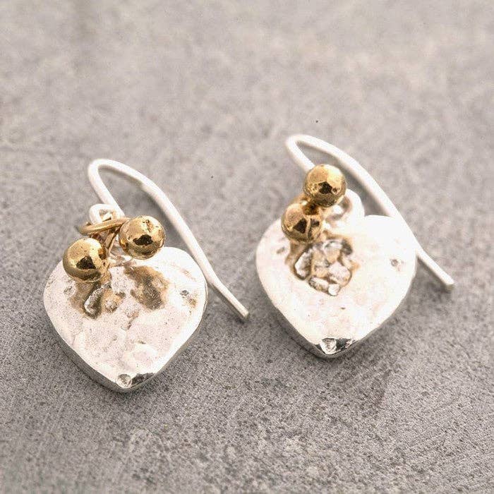 Organische Herz Silber Tropfenohrringe mit Goldperlen für den Großhandel von Otis Jaxon London