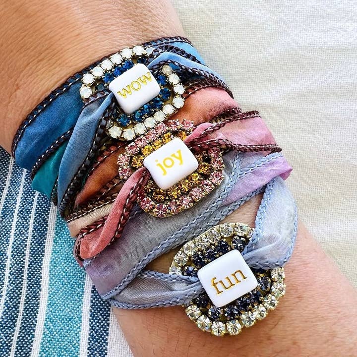 pulseira em seda “WORDS” II por atacado de Tezeè