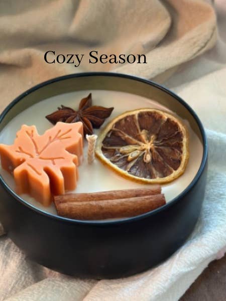 Bougie Saison Confortable en Boîte | Édition Limitée Fêtes pour la vente par Willow & Wick Candles