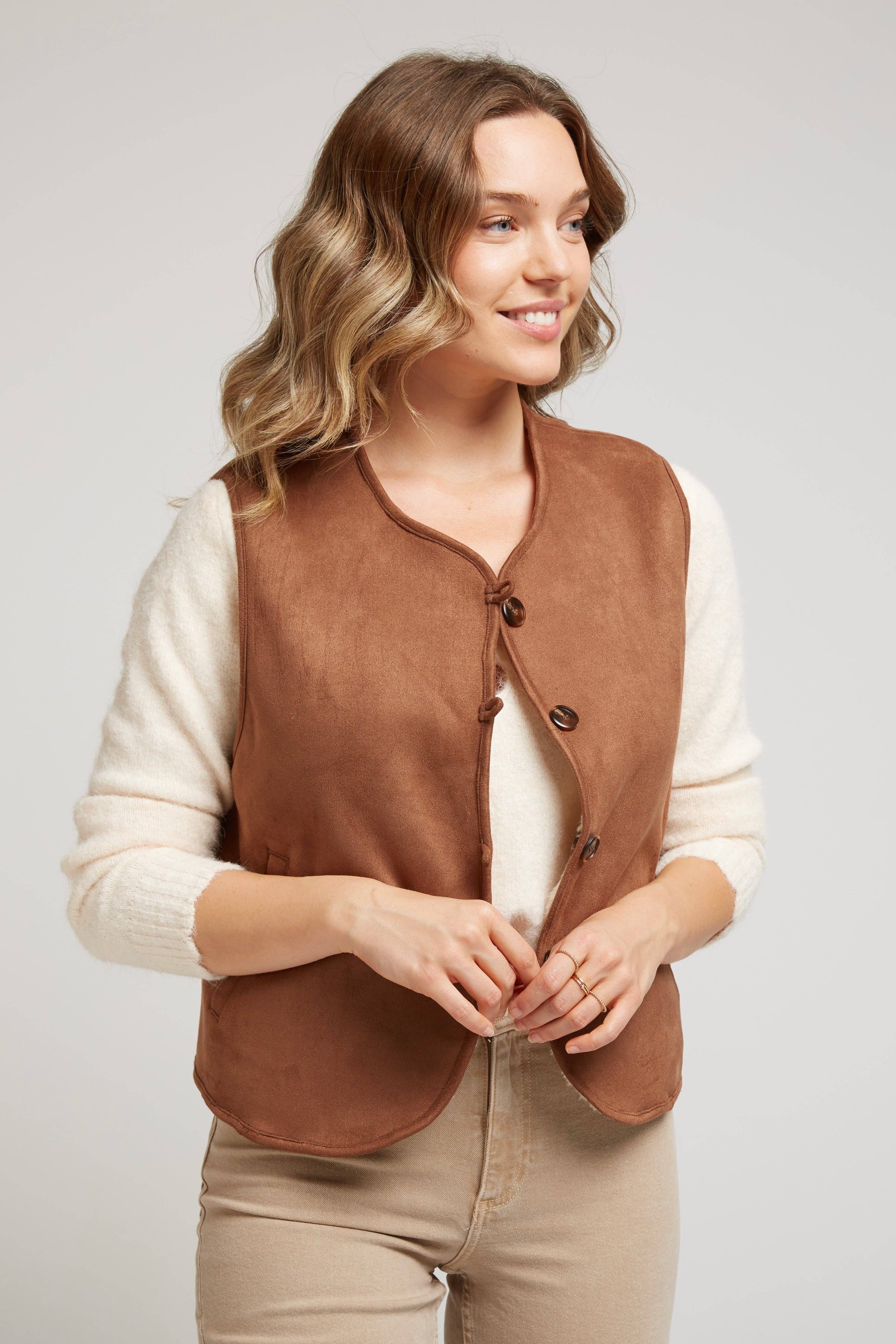 Andy & Lucy – Großhandel Strickjacke – Damen – GERALT - Wendejacke aus weichem Wildlederimitat1