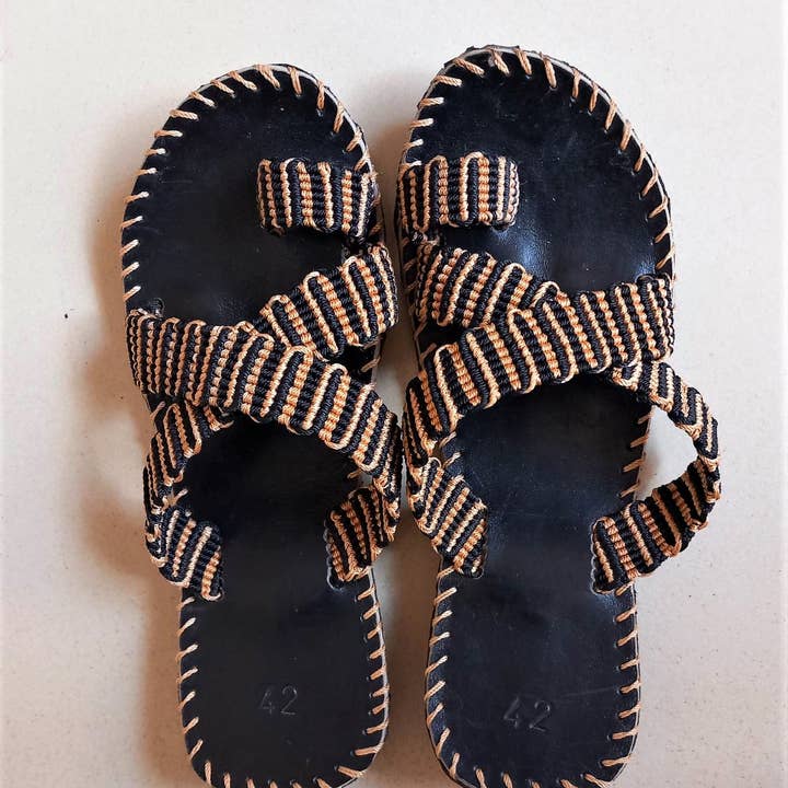 Sandalen en gerecyclede banden voor wholesale door Tanzania Shopper