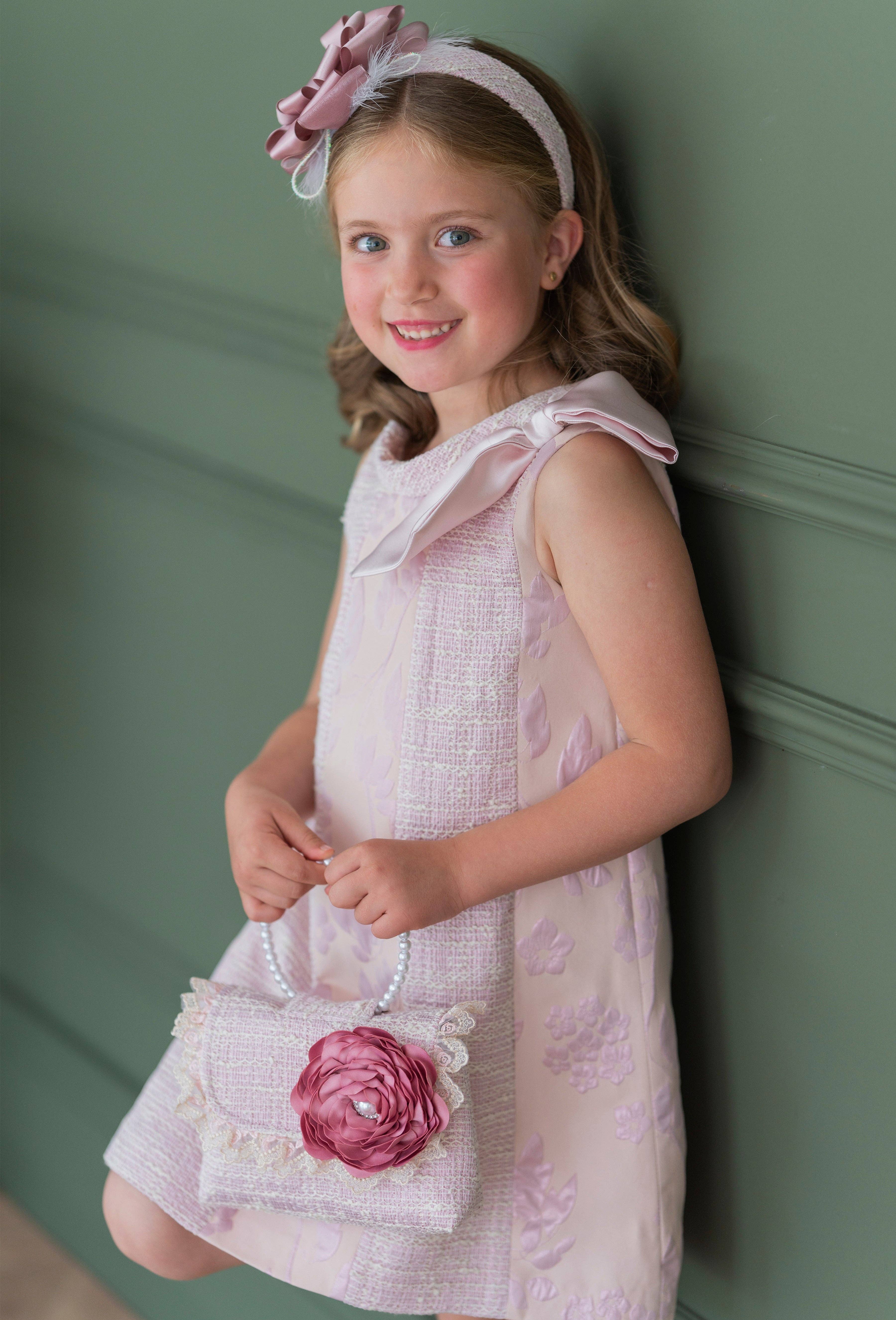 Rosa Vestido bege e dourado sem mangas com laço for wholesale on Faire2