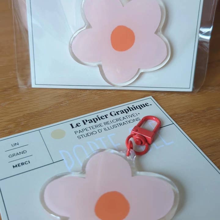 La Fleur Rose - Porte clé (keychain) pour la vente par LE PAPIER GRAPHIQUE