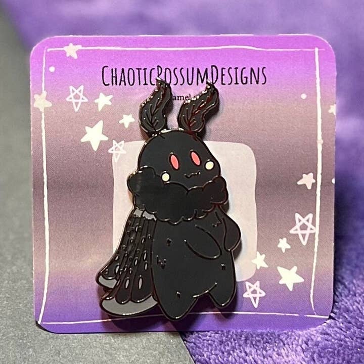 Chibi Mothman emaljestift | Sød møl lokal kryptidstift for engroshandel hos ChaoticPossumDesigns