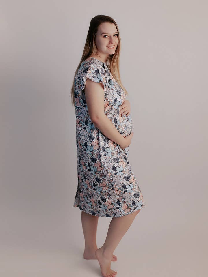 Three Little Tots – Vestido - Maternidade por atacado – Vestido de parto e entrega/enfermagem Flower Bloom6