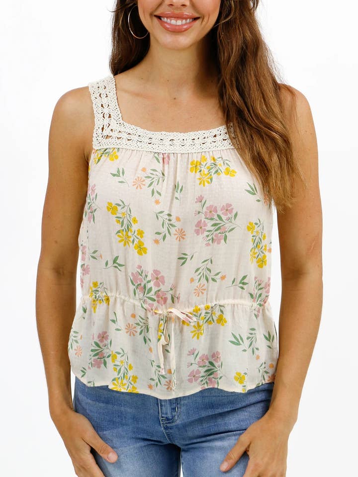 Elfenben Blomstret Hæklet kant cami i elfenben blomsterprint for engroshandel på Faire6