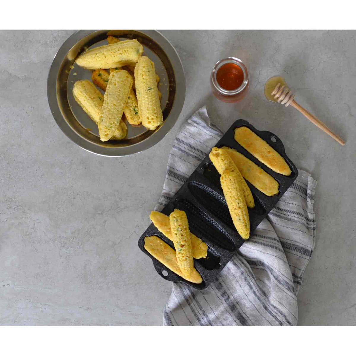 TableCraft Products Company - Wholesale Cast Iron Skillet - Cast Iron Corn Bread Loaf Pan4