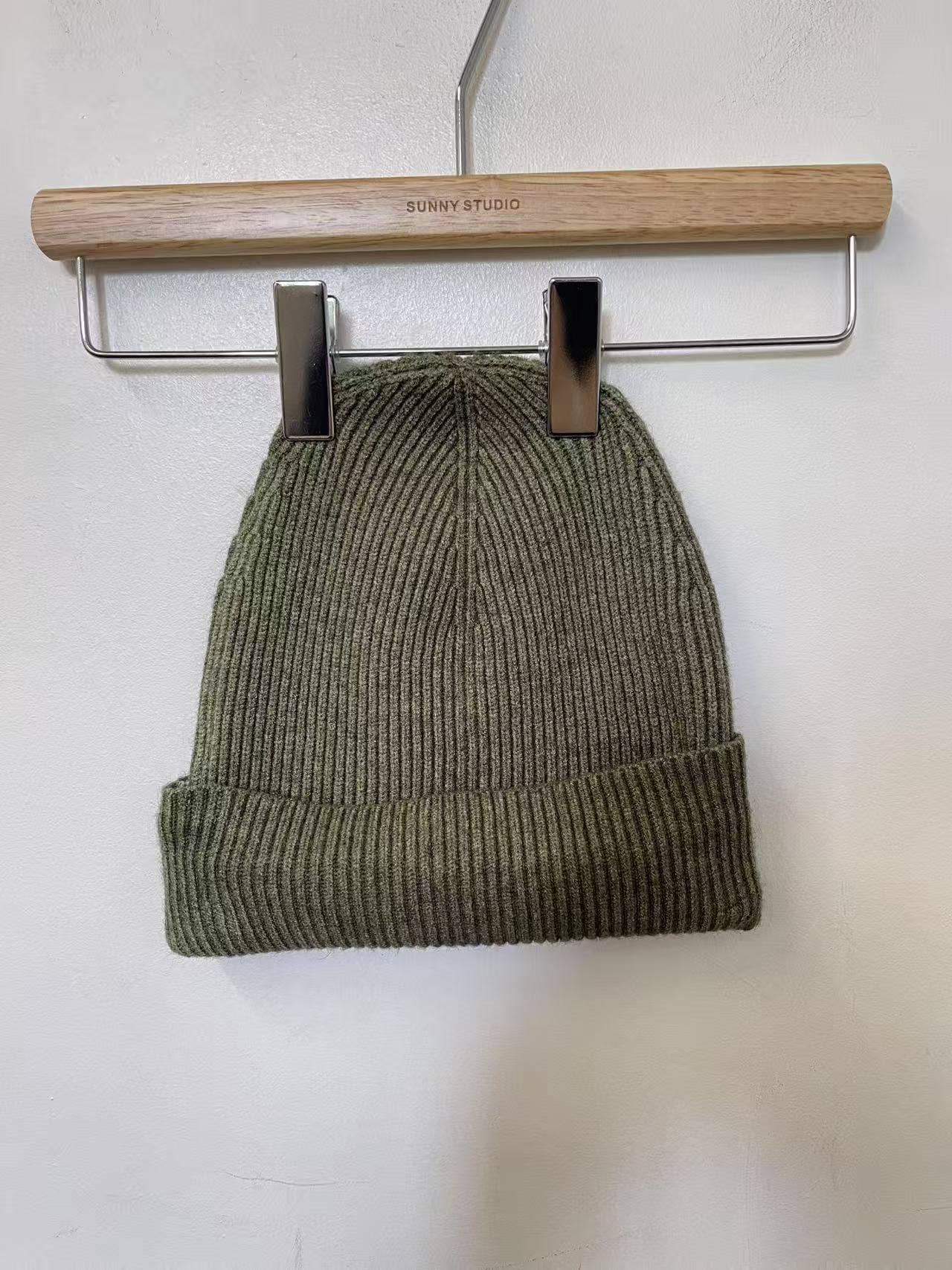 SUNNY STUDIO – wholesale Beanie – Women's – Ribbed fine-knit beanie with turn-up6