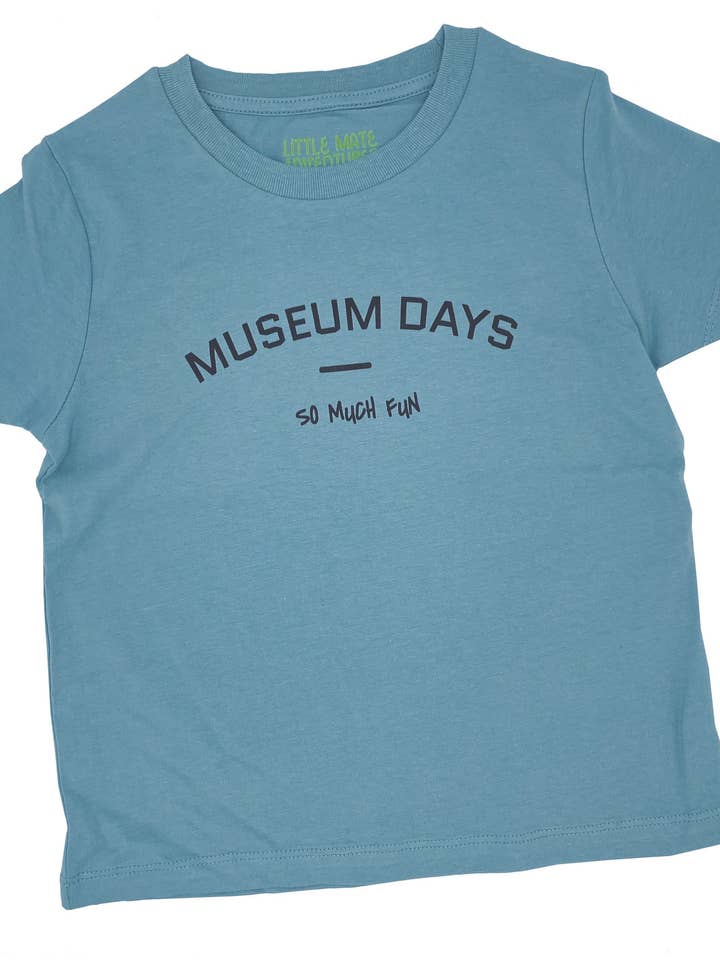 MUSEUM DAYS SO MUCH FUN - Maglietta per adulti più venduta per la vendita all'ingrosso da parte di Little Mate Adventures