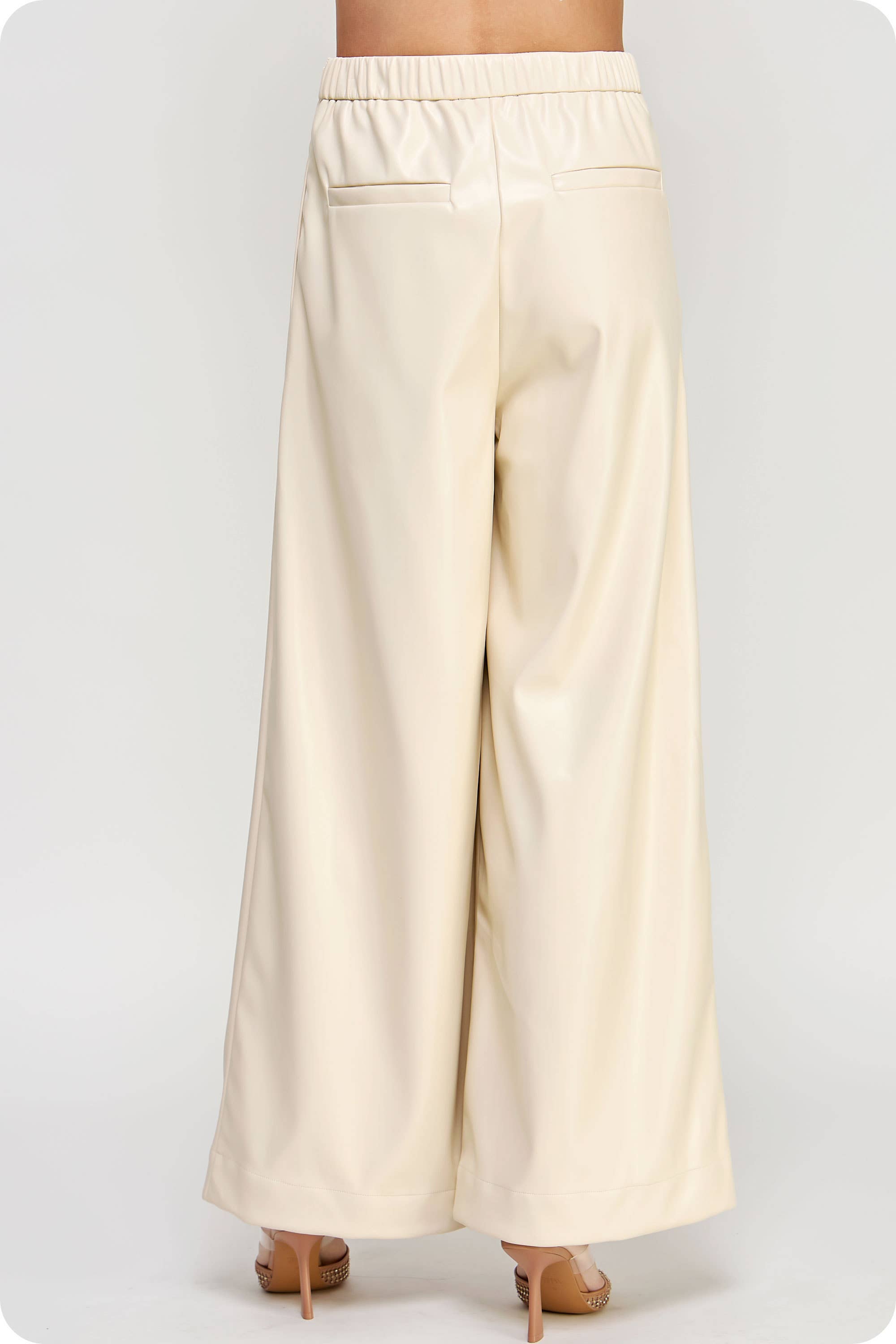 Strut & Bolt – Engroshandel Bukser - Dame – Plisserede detaljer Bredben Bukser i imiteret læder7