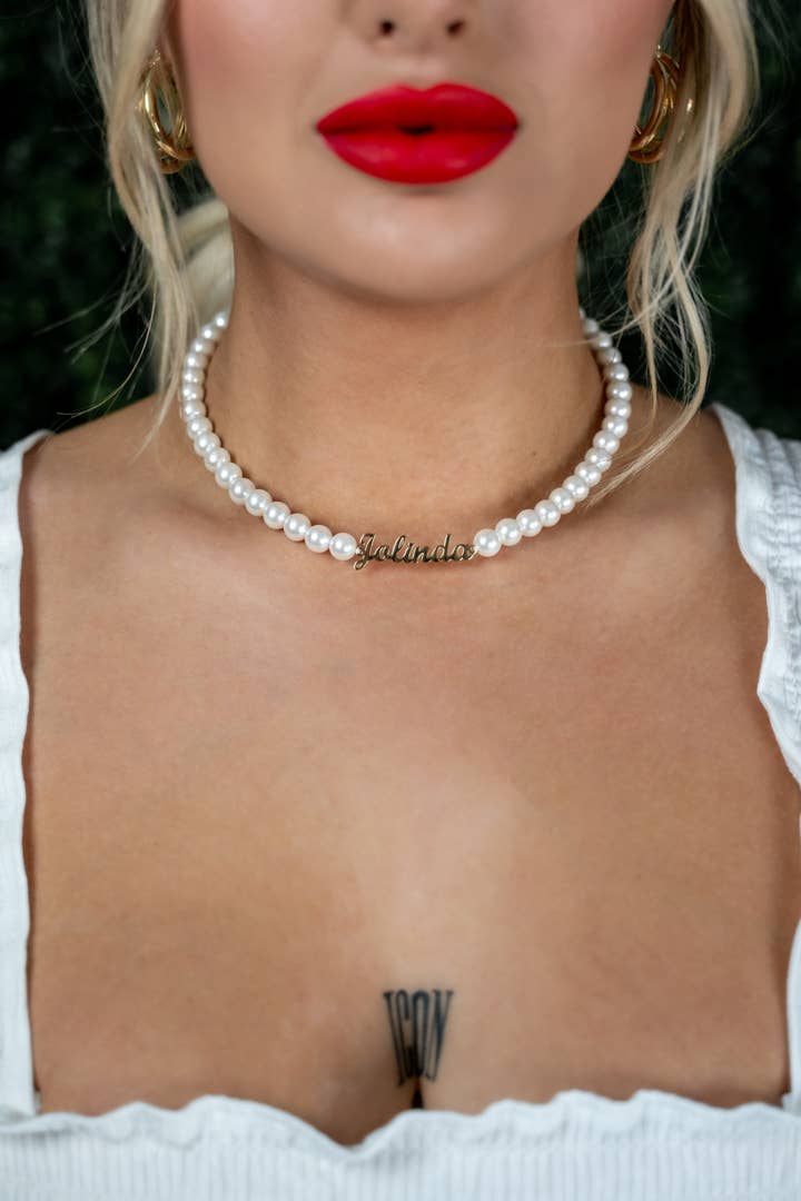 The Sis Kiss - Wholesale Beaded/Pearl Necklace - Customized Pearl Nameplate Necklace1