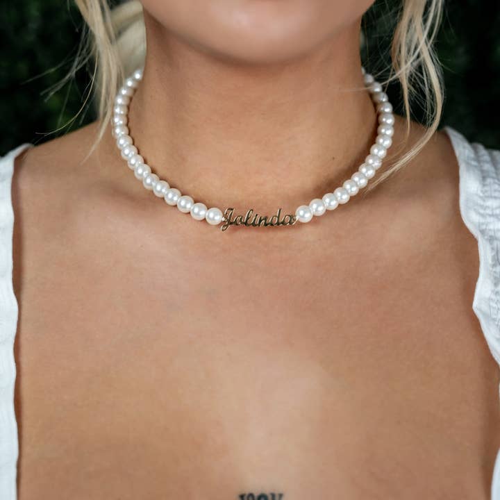 The Sis Kiss - Wholesale Beaded/Pearl Necklace - Customized Pearl Nameplate Necklace1