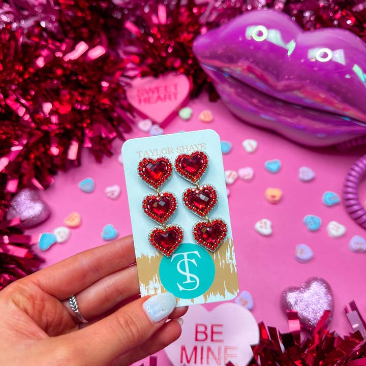 Taylor Shaye Designs - Vente Boucles d'oreilles pendantes - Coeurs à trois perles Rosaline10