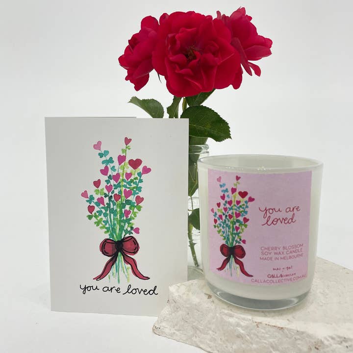'Tu es aimé' Blossom - BOUGIE EN CIRE DE SOJA DE LA SAINT-VALENTIN pour la vente par Calla Collective
