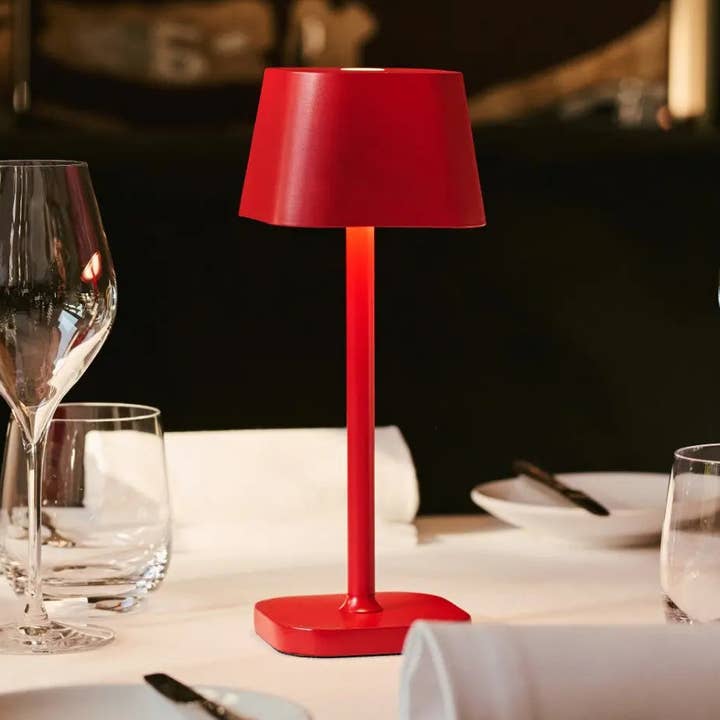 Lampada da tavolo ricaricabile Ava Berry Red | Elegante, senza fili e dimmerabile per la vendita all'ingrosso da parte di Tavellio