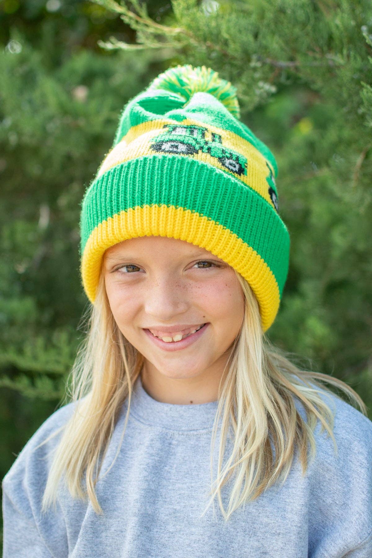American Farm Company - Wholesale Beanie - Kids - Green Tractor Knit Pom Beanie - Youth4